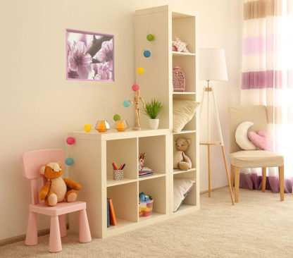 Картина Сакура в интерьере детской комнаты фото